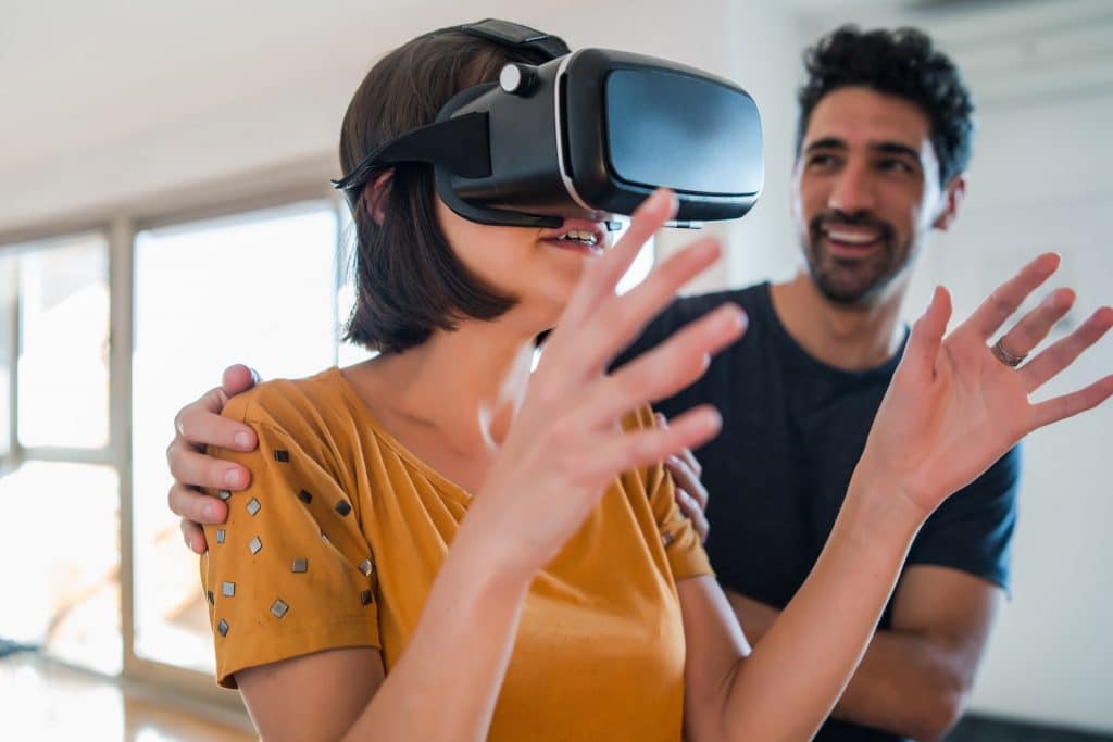 Découvrir l'autre bout du monde sans quitter son salon c'est possible avec la réalité virtuelle.